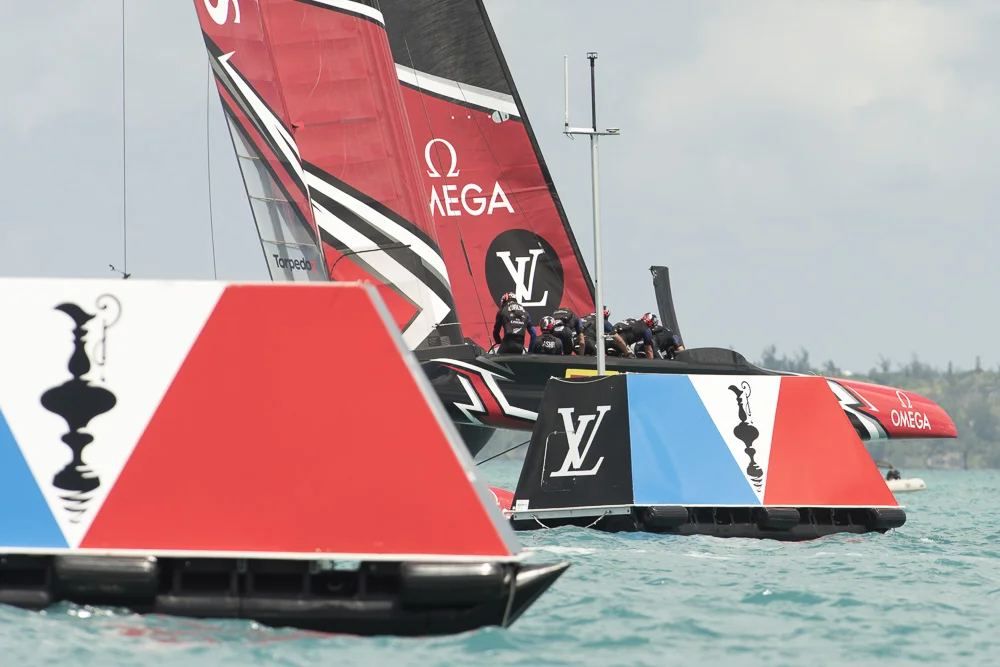 America’s Cup marker boat on Pontoonz pods