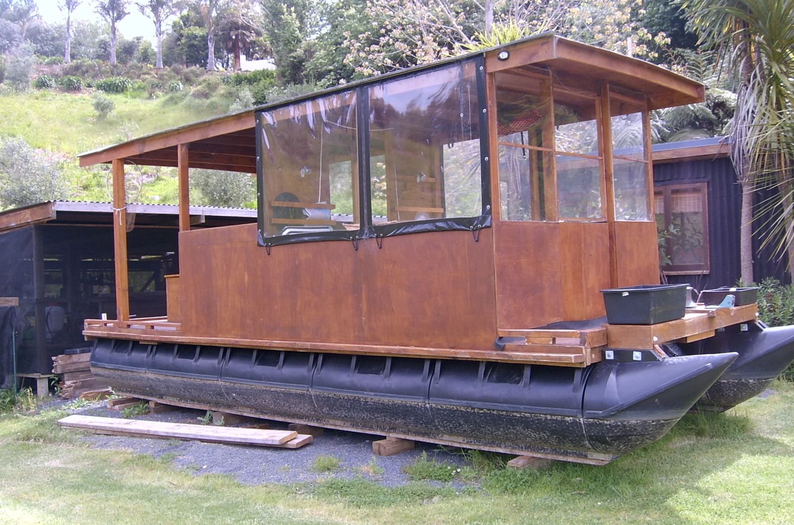 Houseboat cabin being built on pods