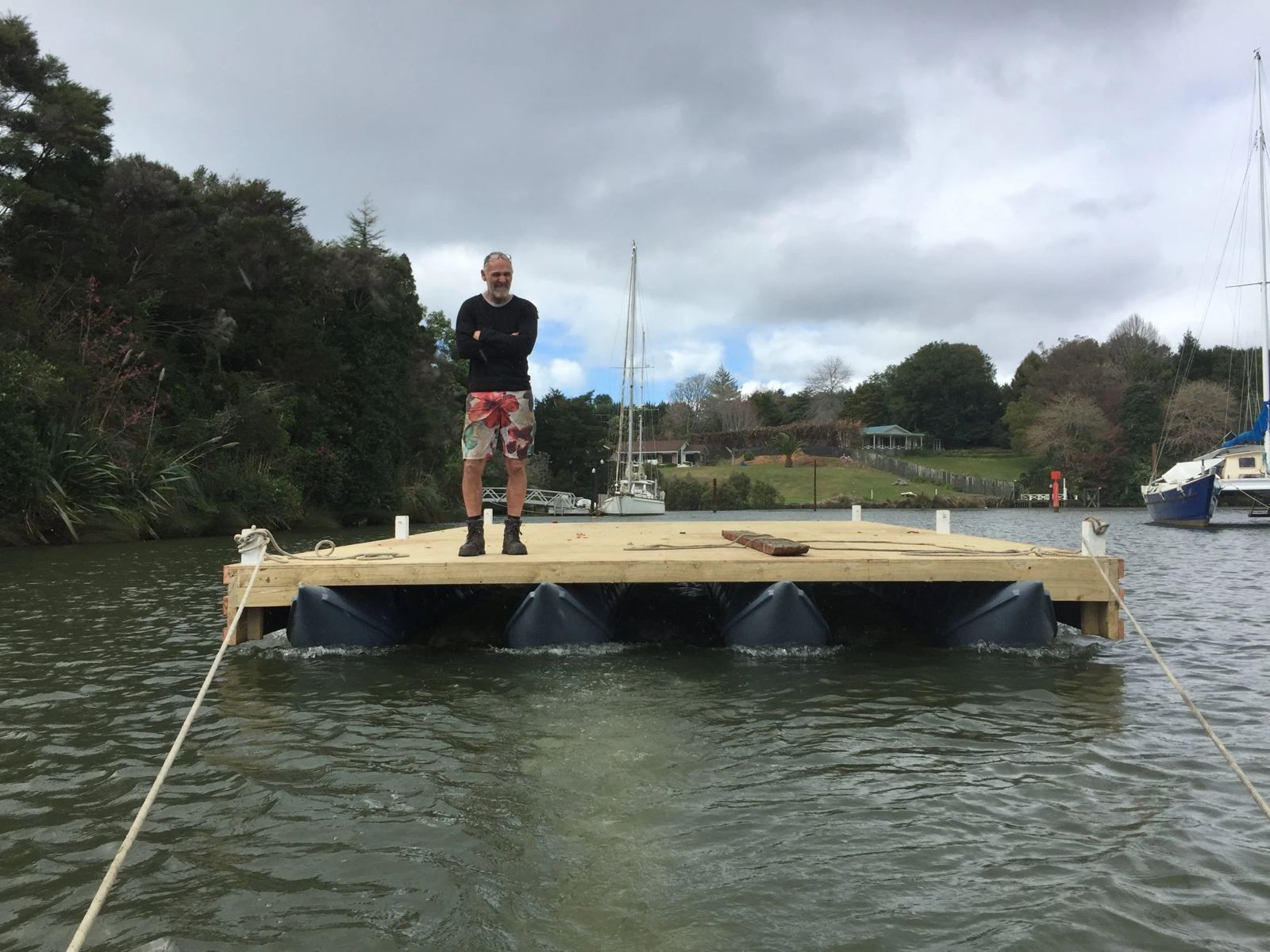 12 metre oyster processing barge on Pontoonz pods